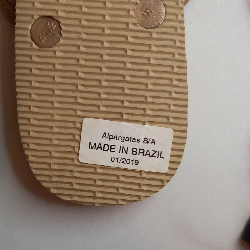 Havaianas Women's Gold and Tan Sandals - Picture 5 of 7